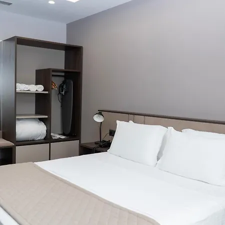 מלון Joelle Premium 4*